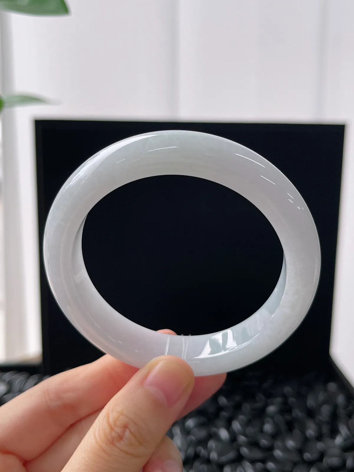 正圈55圈口，翡翠糯化种白色手镯