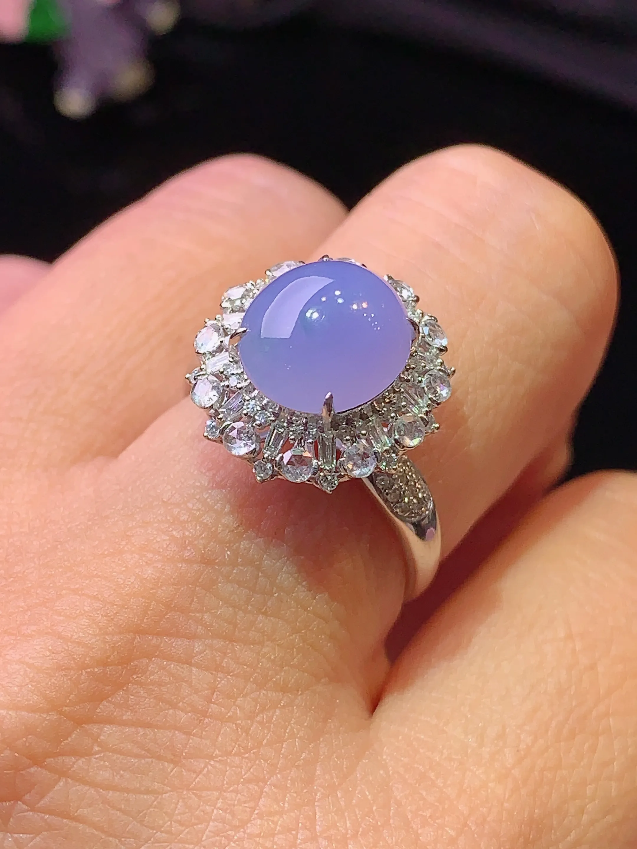 18k金钻镶嵌紫罗兰蛋面戒指 玉质细腻 色泽清新艳丽 圈14 整体尺寸15*14.3*11.5