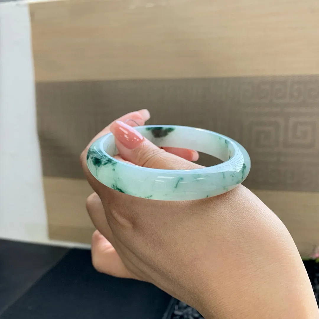 冰飘花手镯（微瑕）尺寸：57.5-8-12