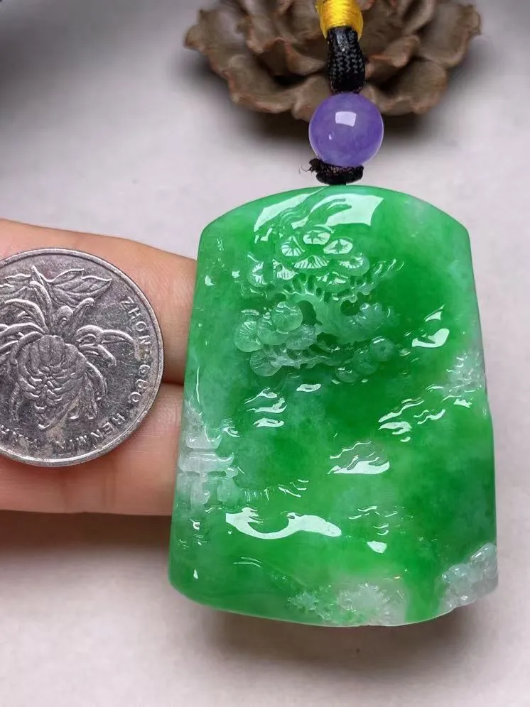 冰糯种飘绿【前程锦绣】吊坠，种水好，玉质细腻 ，卖相好‘