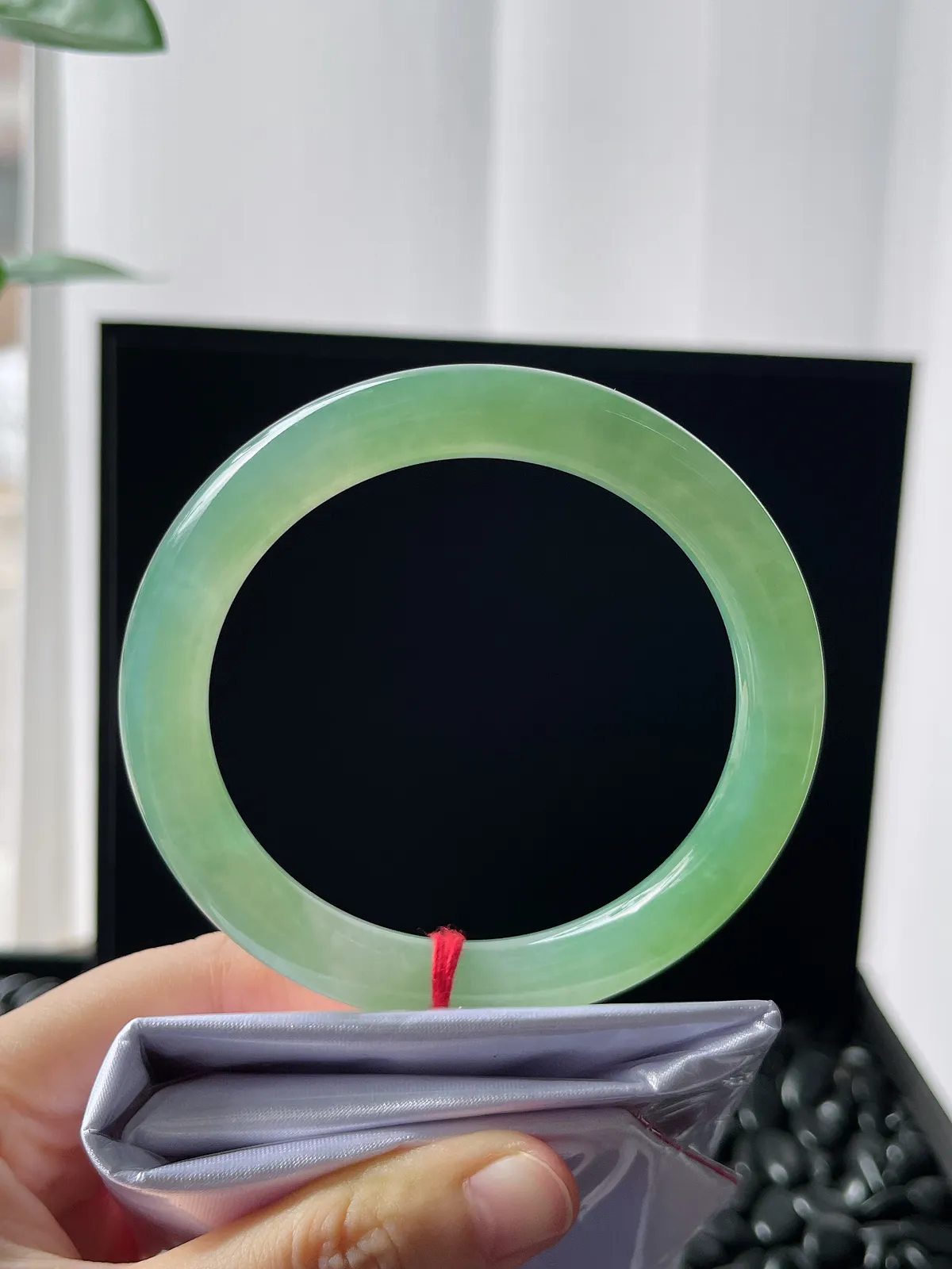 圆镯60圈口，翡翠冰糯种绿色手镯