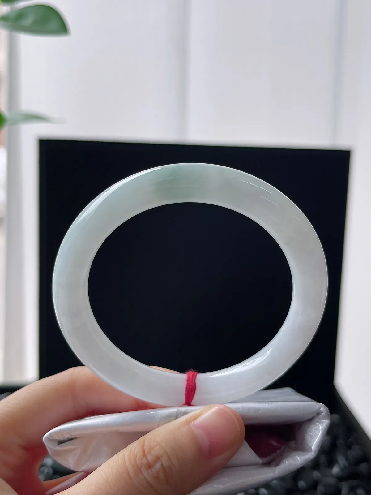 圆镯53.8圈口，翡翠冰糯种白色手镯