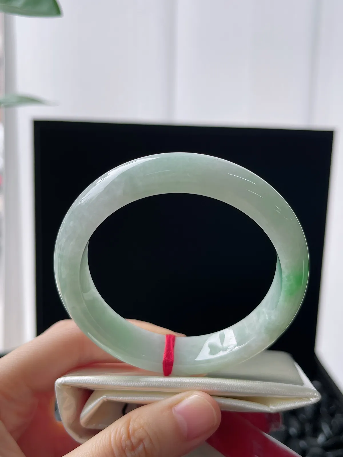 正圈55.2圈口，翡翠糯化种飘绿手镯