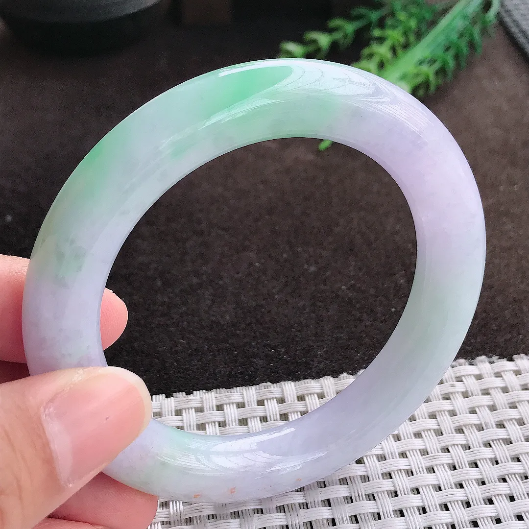 天然a货翡翠56.5/11.8/11.5老坑精美温润春带彩胖圆条手镯翡翠玉手镯