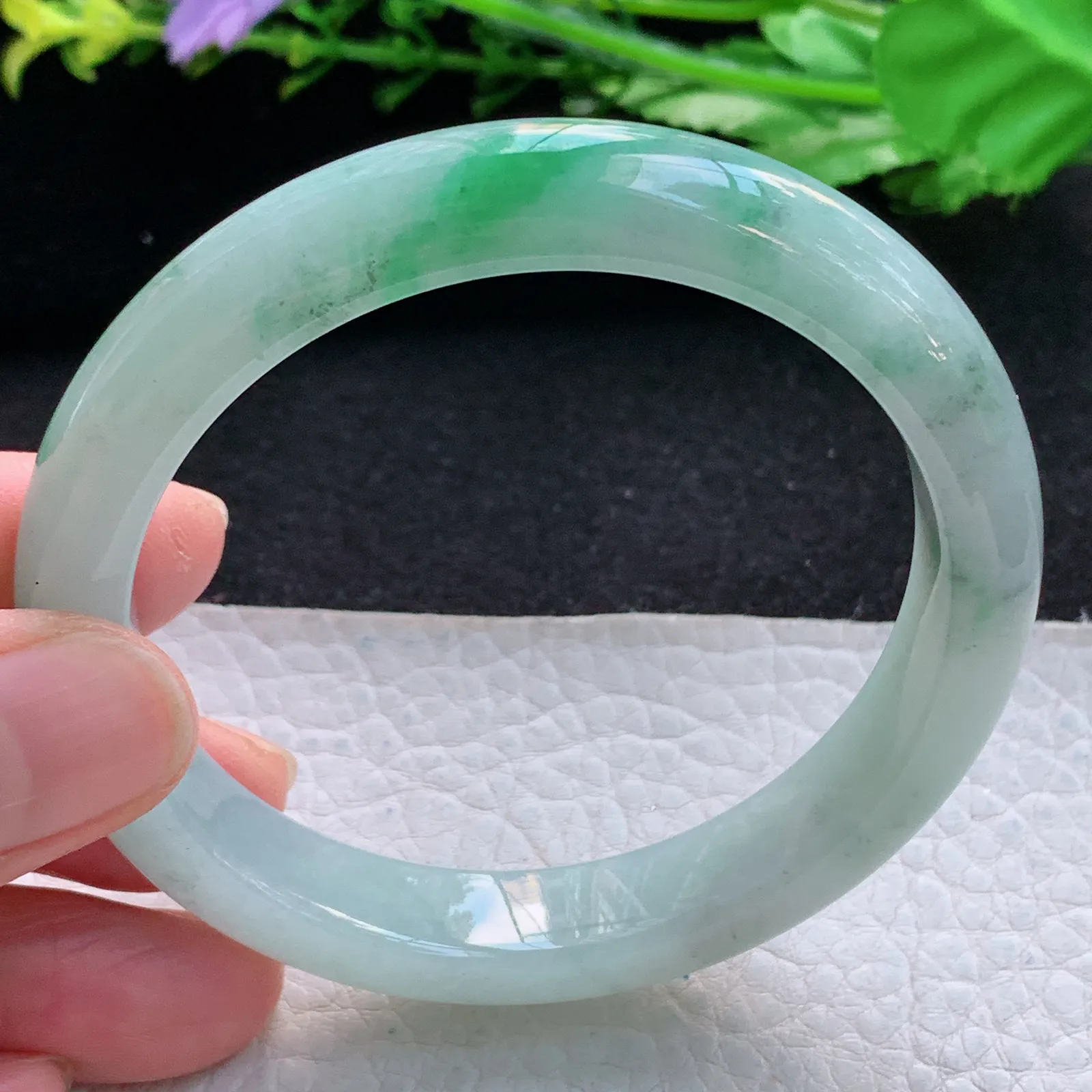 xx自然光56.5*11.6*8平安镯 缅甸翡翠a货精美三彩秀气宽边玉手镯 玉手环