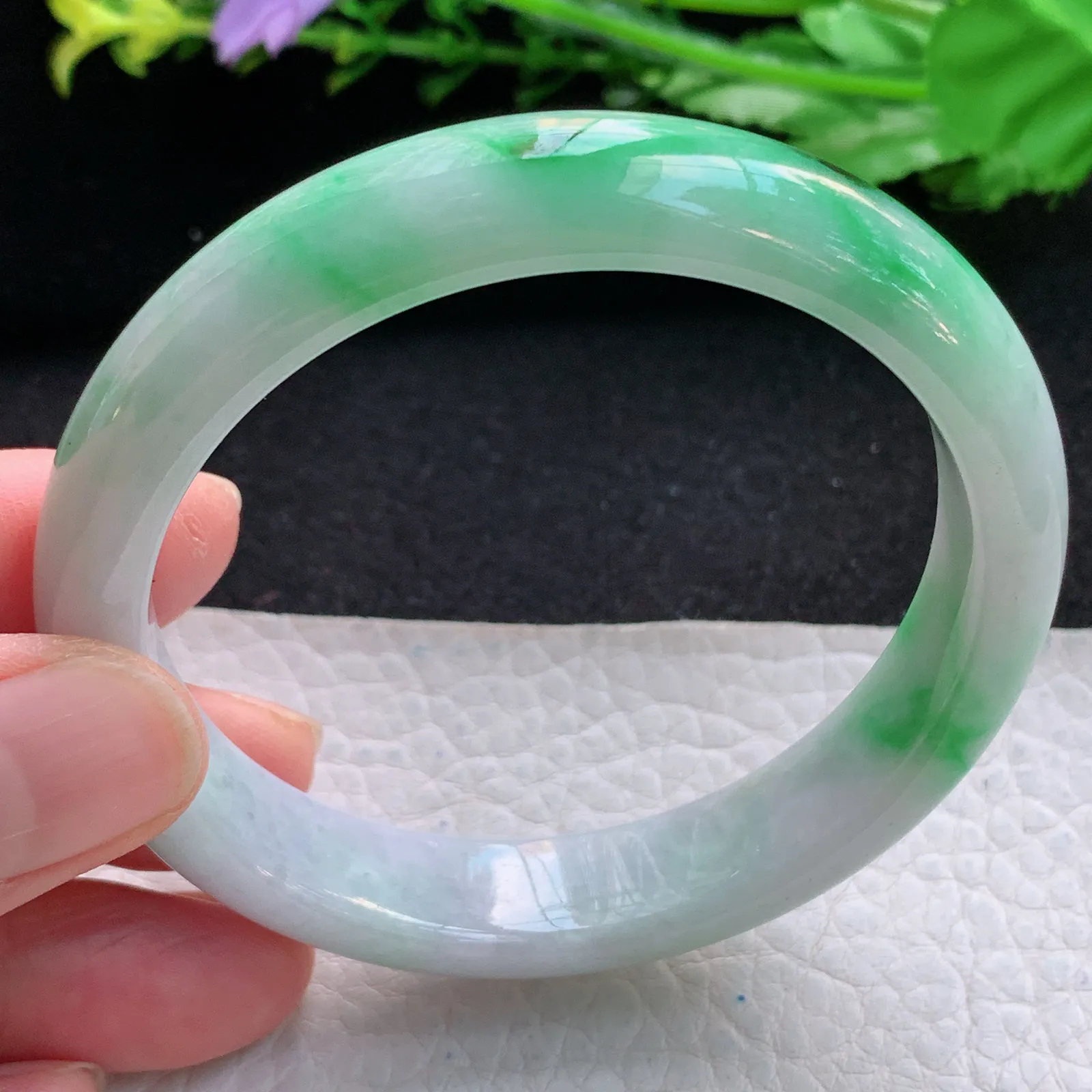 xx自然光56.5*12.6*7.4平安镯 缅甸翡翠a货精美飘绿秀气宽边玉手镯 玉手环