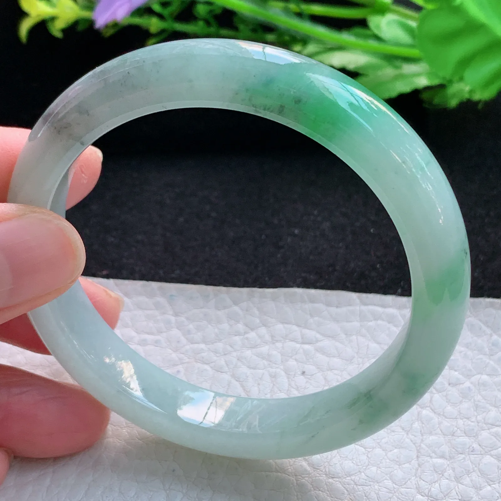 xx自然光56.5*11.6*8平安镯 缅甸翡翠a货精美三彩秀气宽边玉手镯 玉手环