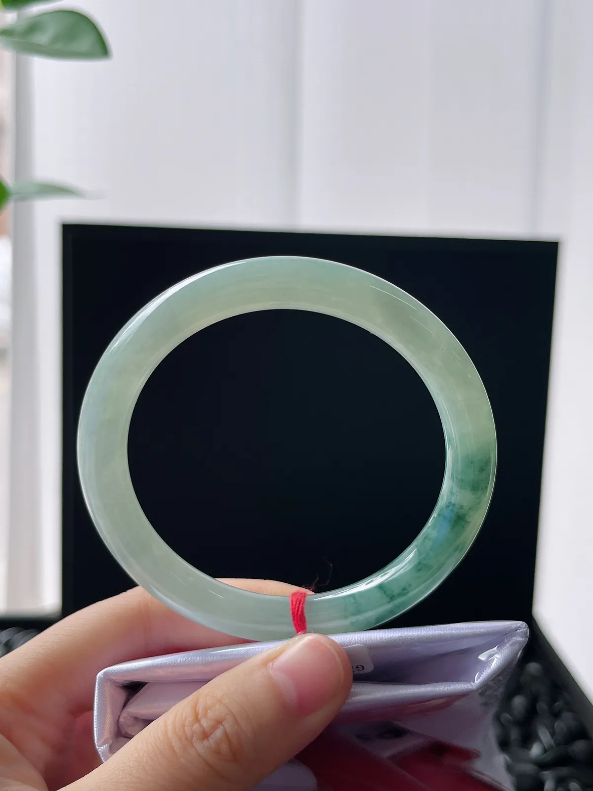 圆镯55.1圈口，翡翠冰糯种绿色手镯