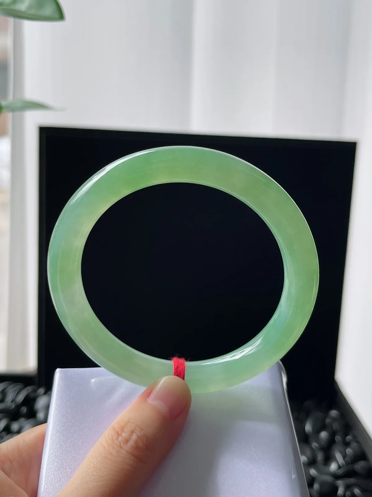 圆镯60圈口，翡翠冰糯种绿色手镯