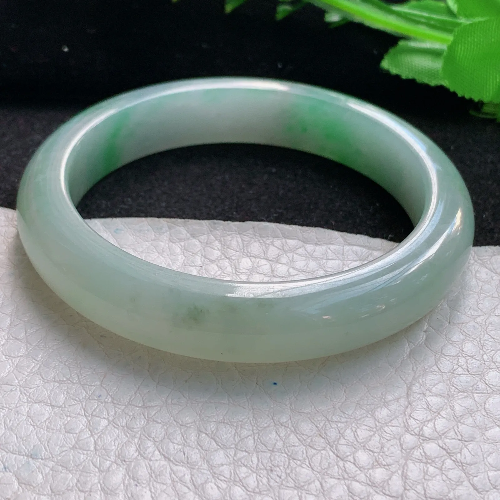 hf自然光55.5*11.5*8.2平安镯 缅甸翡翠a货精美飘绿秀气宽边玉手镯 玉手环