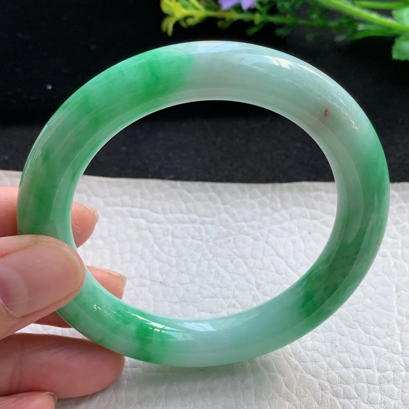 ss自然光56*10.8美人镯 缅甸翡翠a货辣绿圆条玉手镯 玉手环