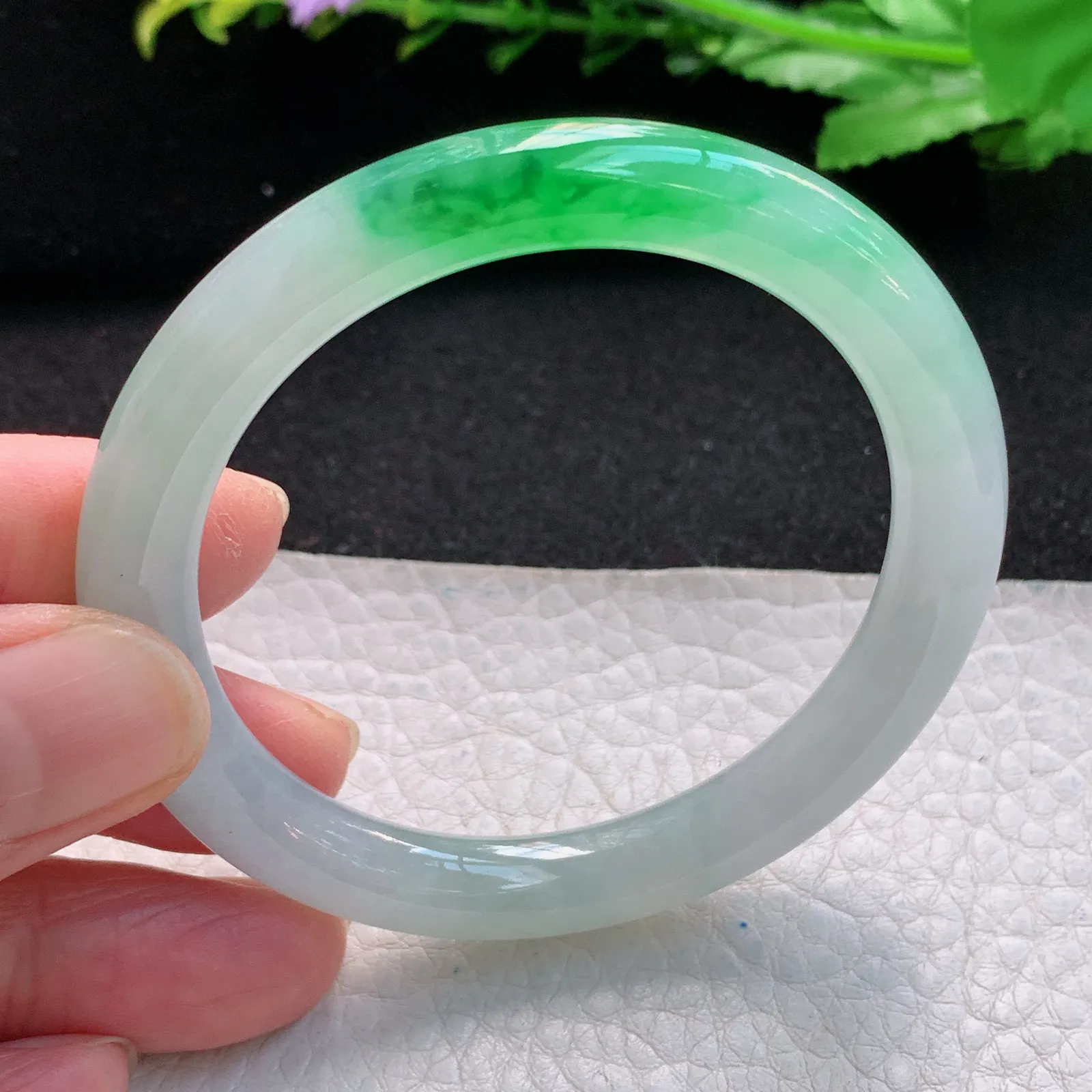 xx小圈口52*8.3叮当镯 缅甸翡翠a货精美冰阳绿精美圆条玉手镯 美人镯