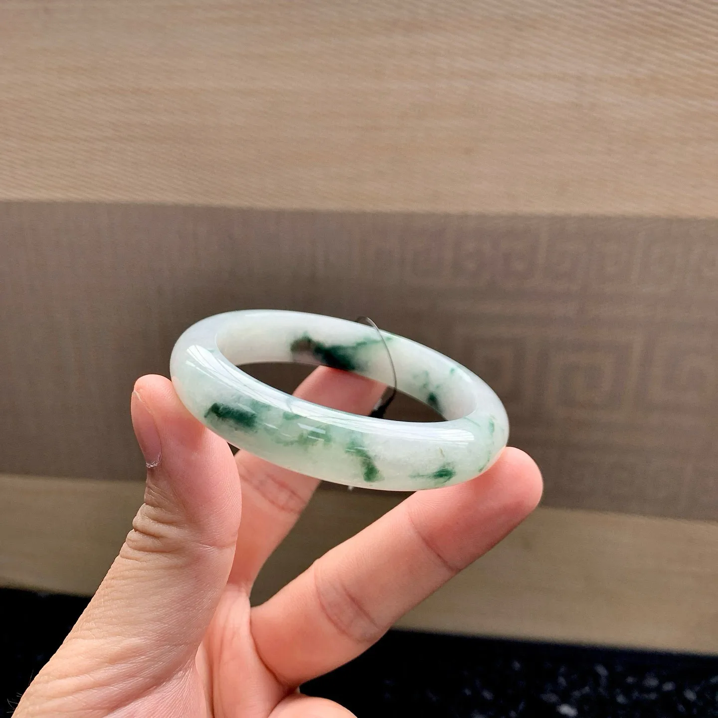 飘花手镯，尺寸：55-22.5-8，有冰丝不影响