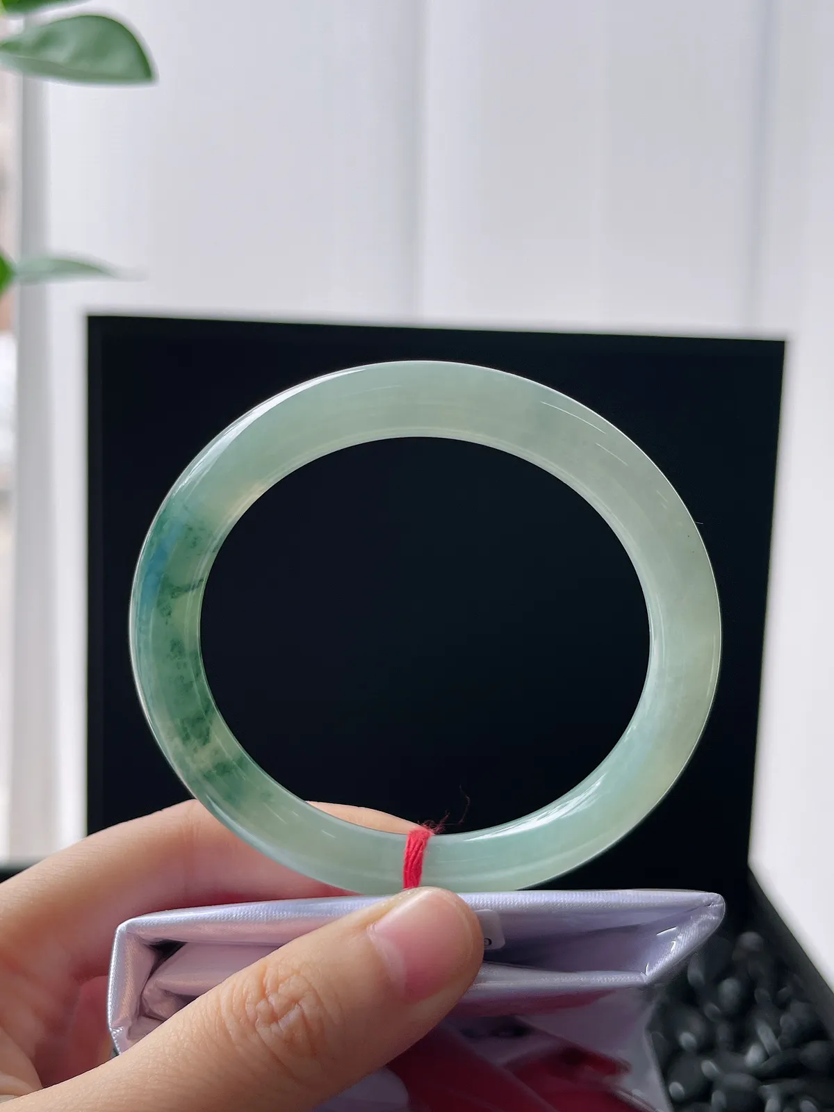 圆镯55.1圈口，翡翠冰糯种绿色手镯