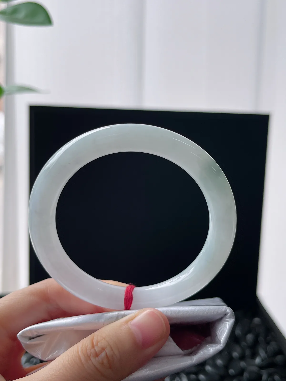 圆镯53.8圈口，翡翠冰糯种白色手镯