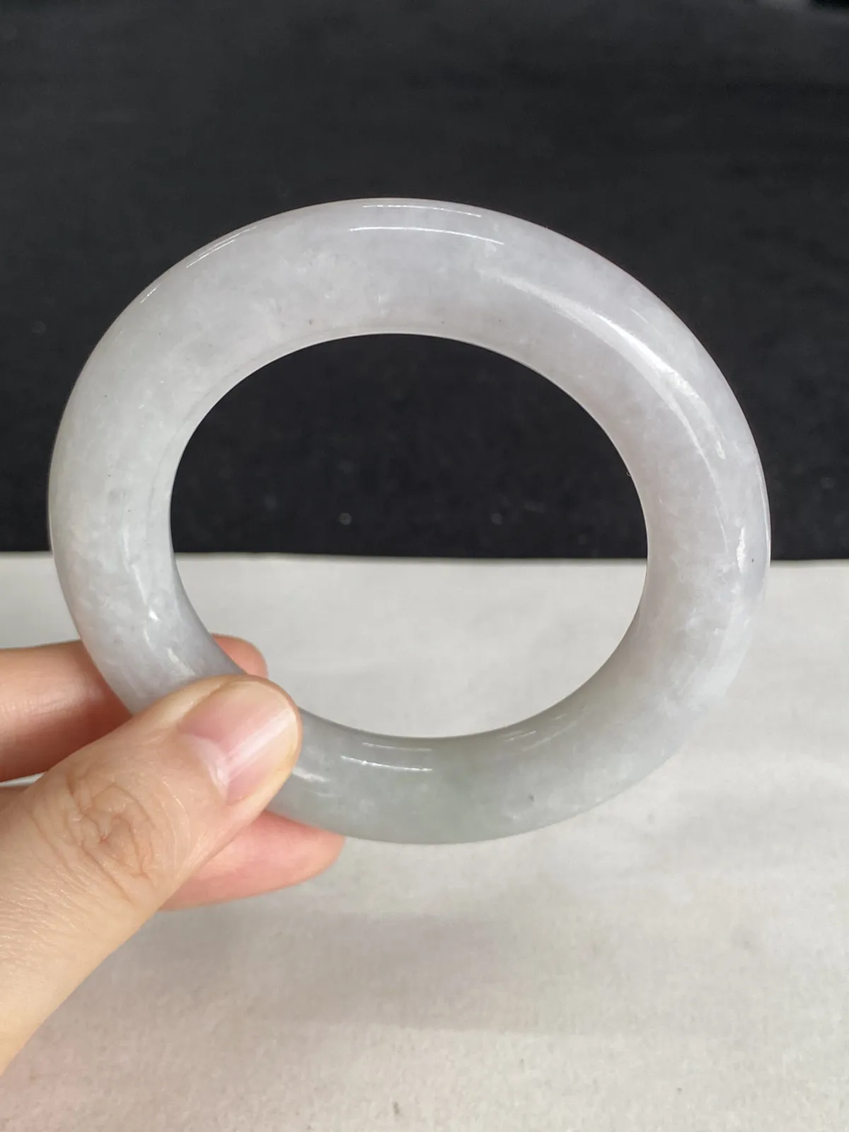 厚装圆镯50.3圈口，冰糯种翡翠手镯，拍回后可以扩圈