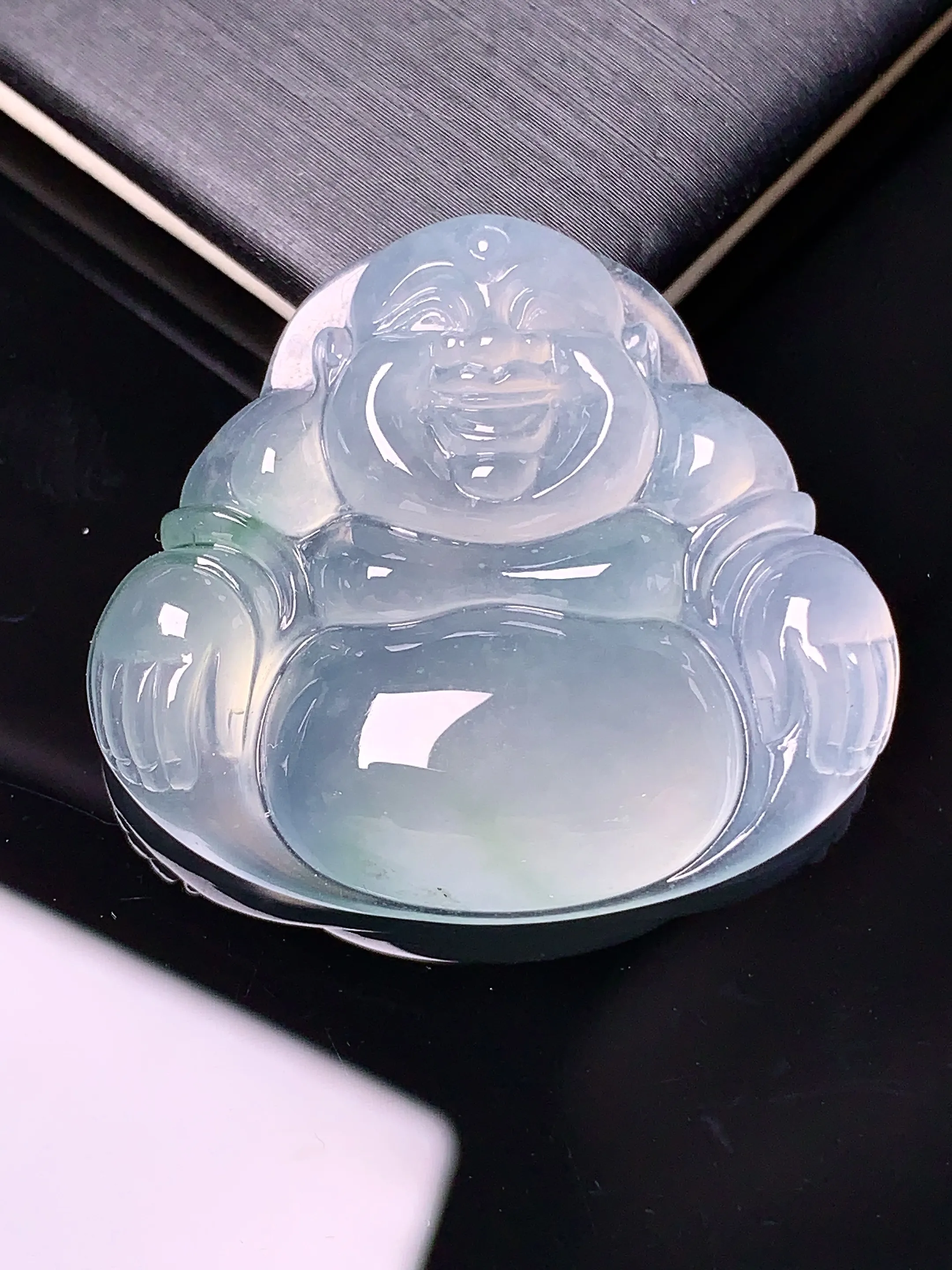 冰种佛公吊坠 玉质细腻 色泽清新艳丽 整体尺寸29.3*33*6.8