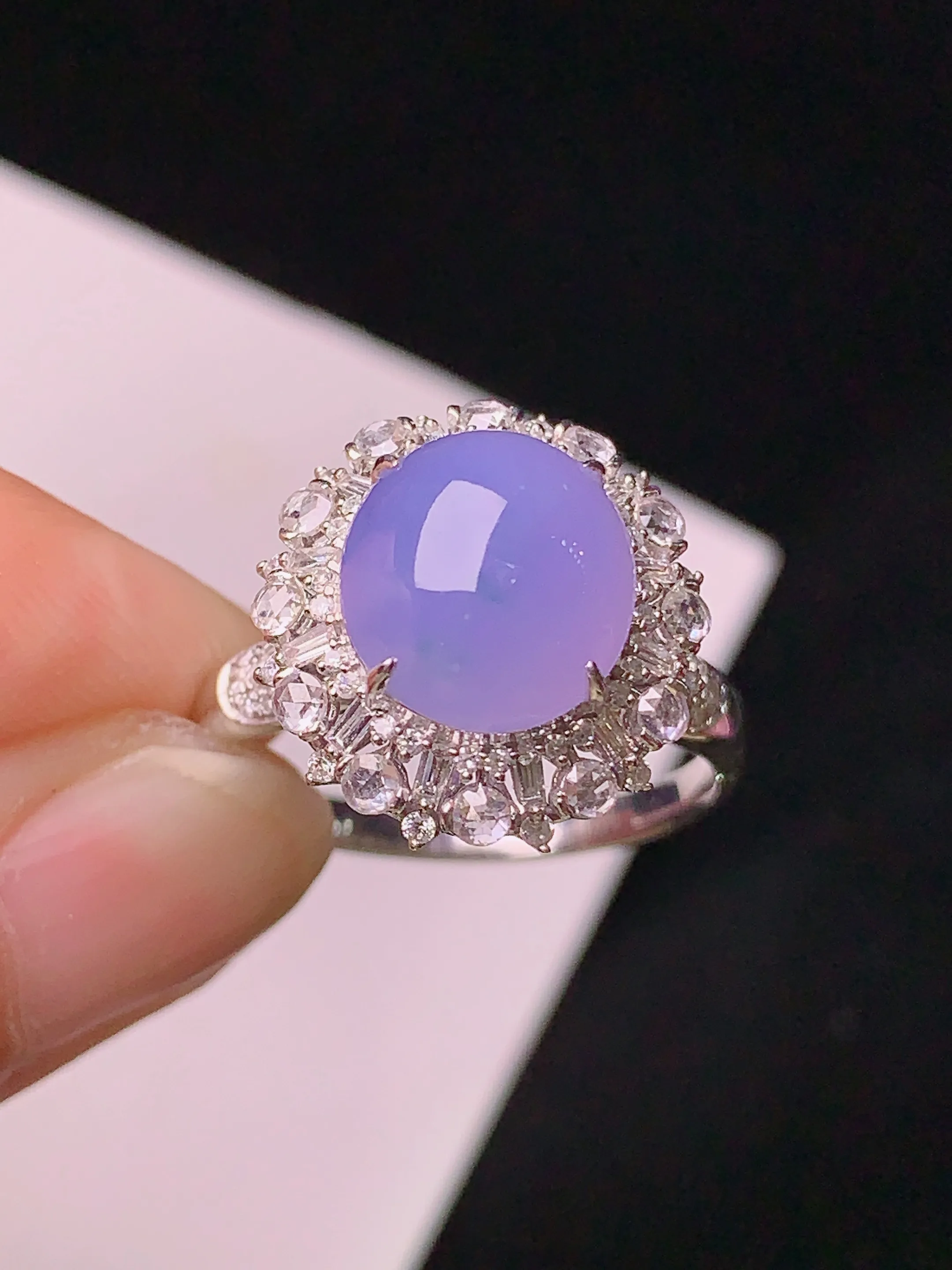 18k金钻镶嵌紫罗兰蛋面戒指 玉质细腻 色泽清新艳丽 圈14 整体尺寸15*14.3*11.5