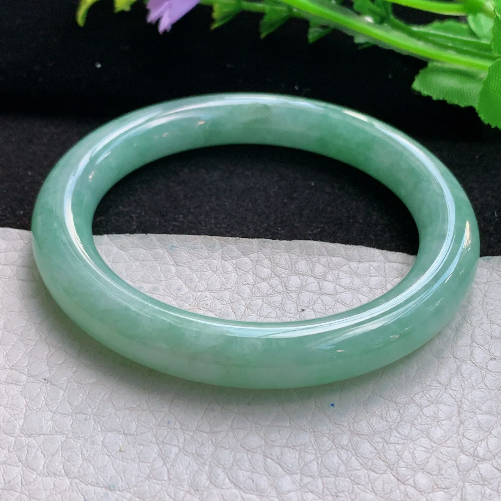 n自然光56*9.6*9.8美人镯 缅甸翡翠a货精美满绿圆条玉手镯 玉手环