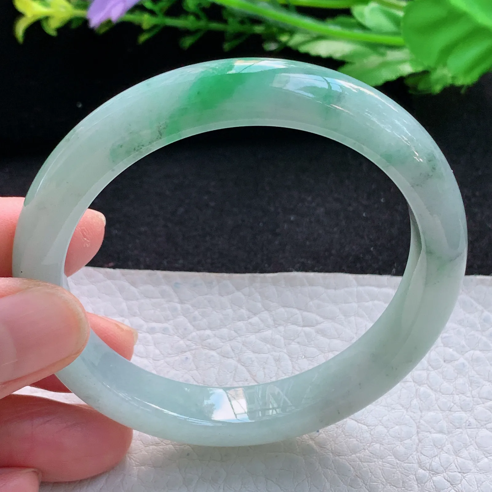 xx自然光56.5*11.6*8平安镯 缅甸翡翠a货精美三彩秀气宽边玉手镯 玉手环