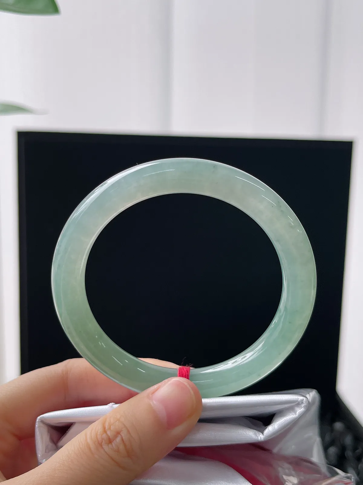 圆镯53圈口，翡翠冰糯种绿色手镯