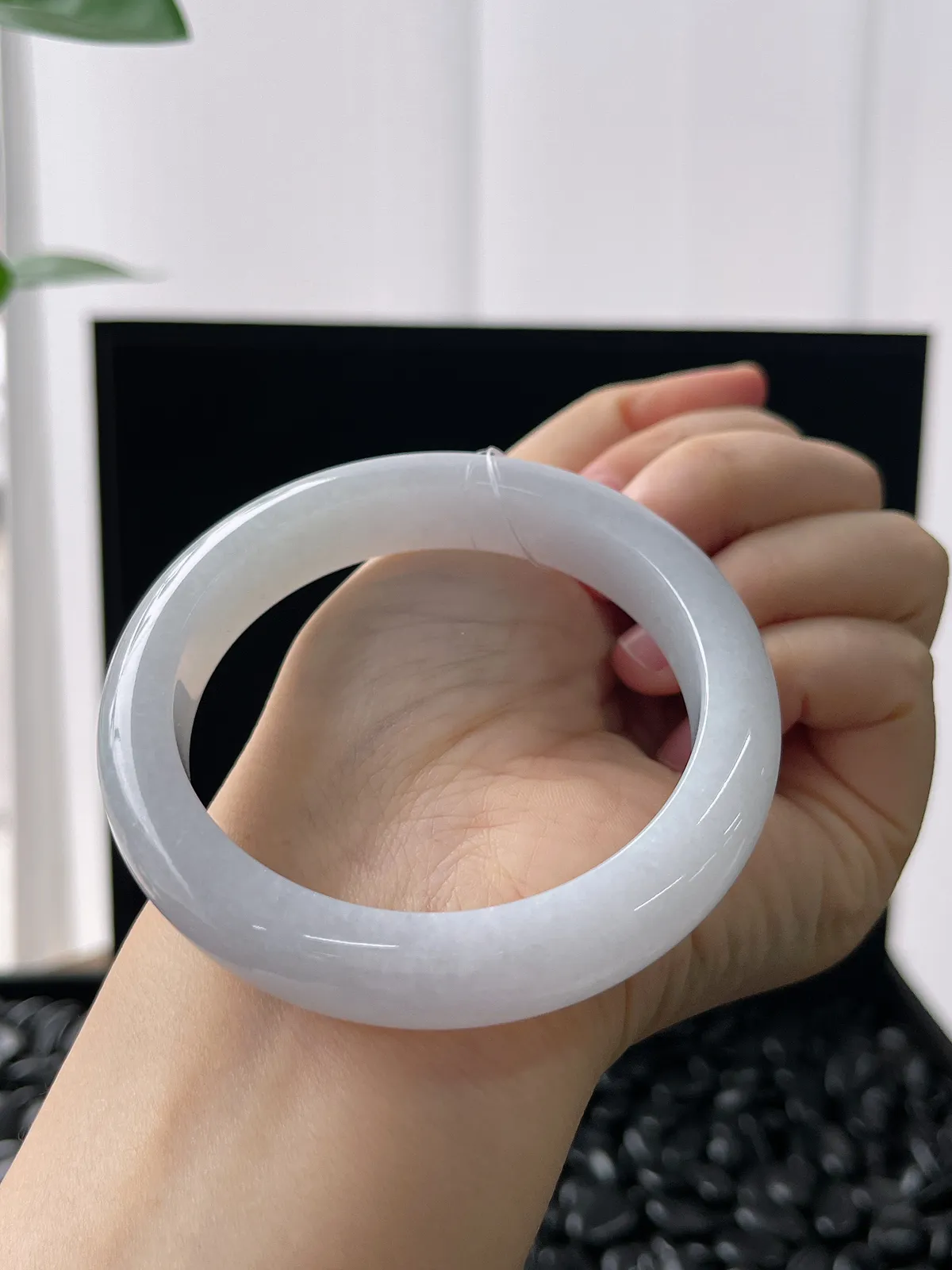 正圈55圈口，翡翠糯化种白色手镯