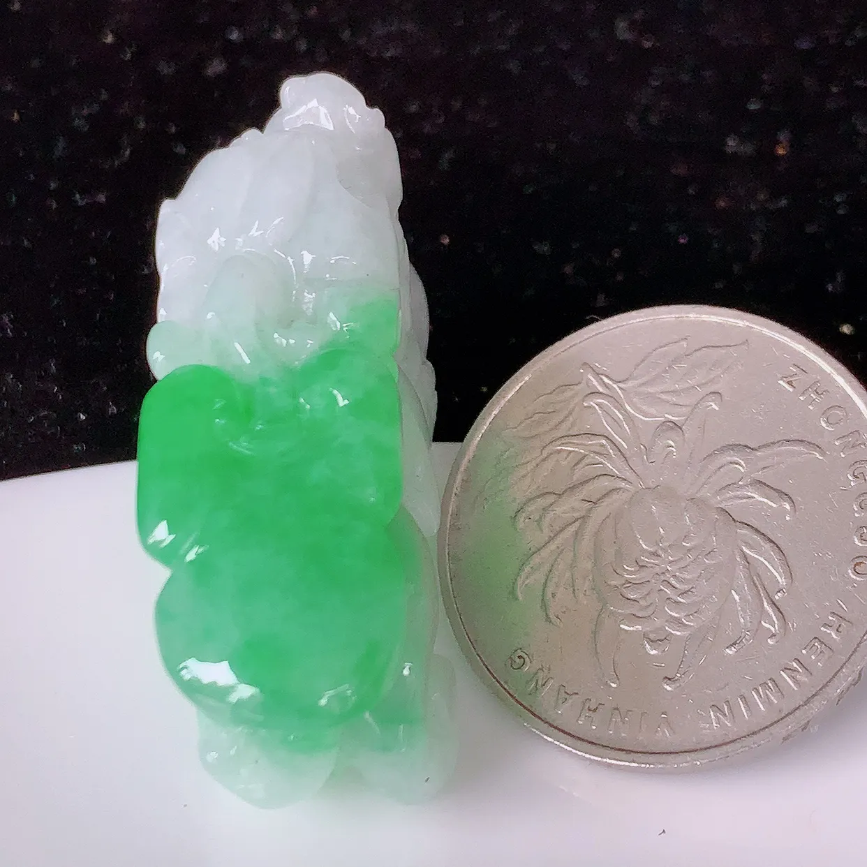 自然光实拍，冰润飘绿招财貔貅吊坠， 民间有“一摸貔貅运程旺盛，再摸貔貅财运滚滚，三摸貔貅平步青云 ”的美好祝愿。#81.10