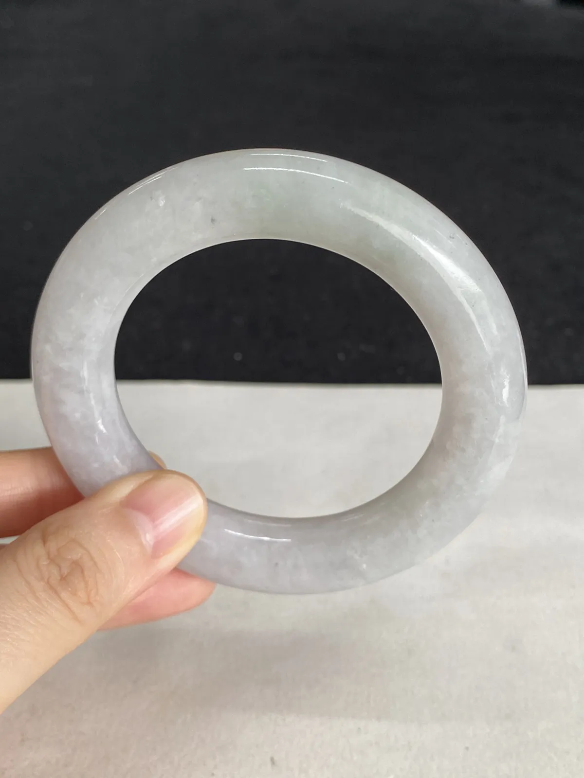 厚装圆镯50.3圈口，冰糯种翡翠手镯，拍回后可以扩圈