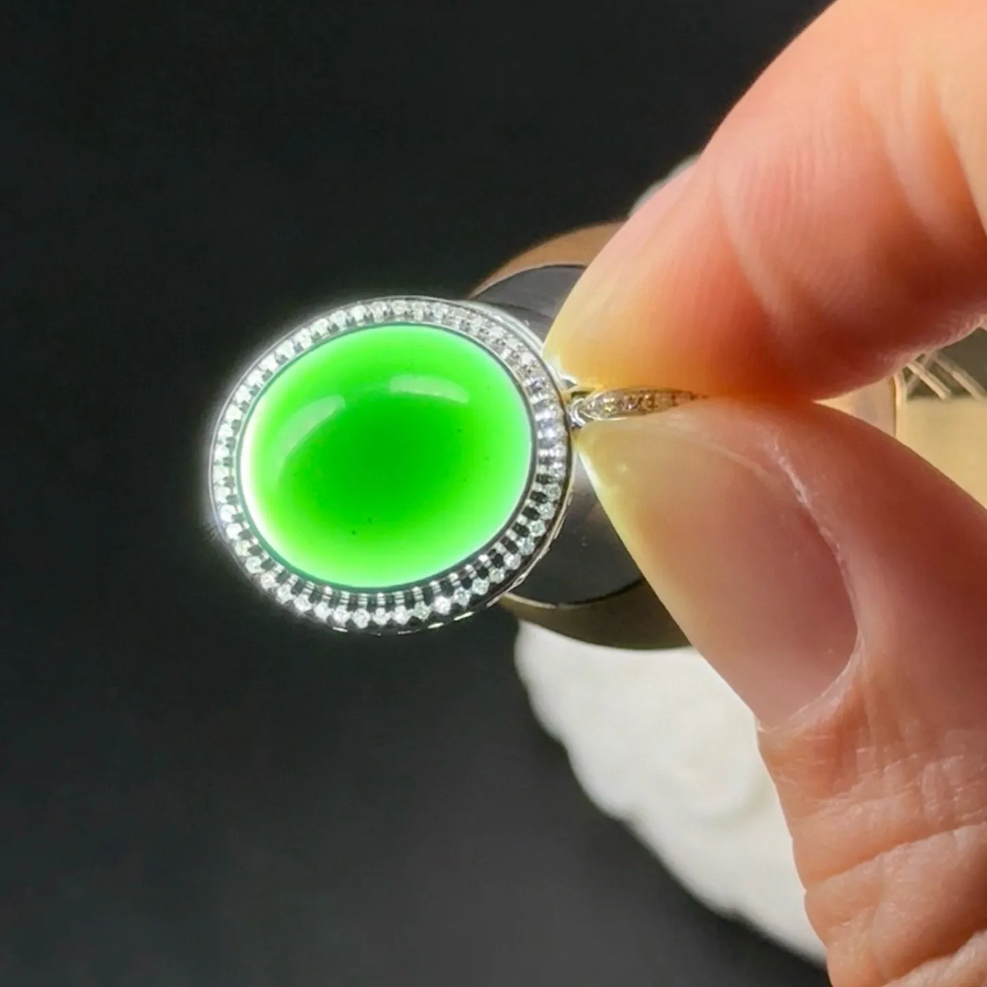 精品墨翠小蛋面 重金豪镶 打灯通透 油性十足 尺寸22