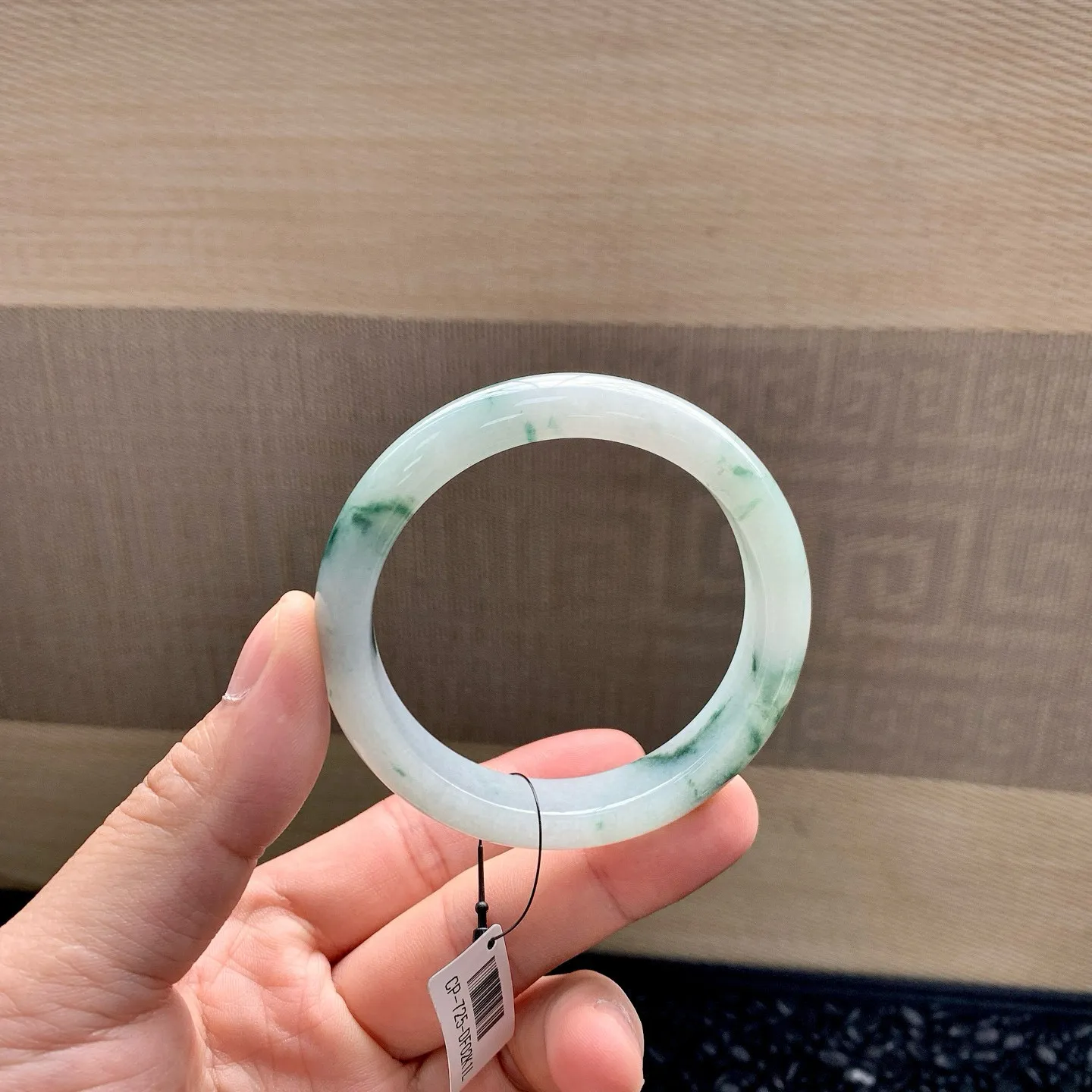 飘花手镯，尺寸：55-22.5-8，有冰丝不影响