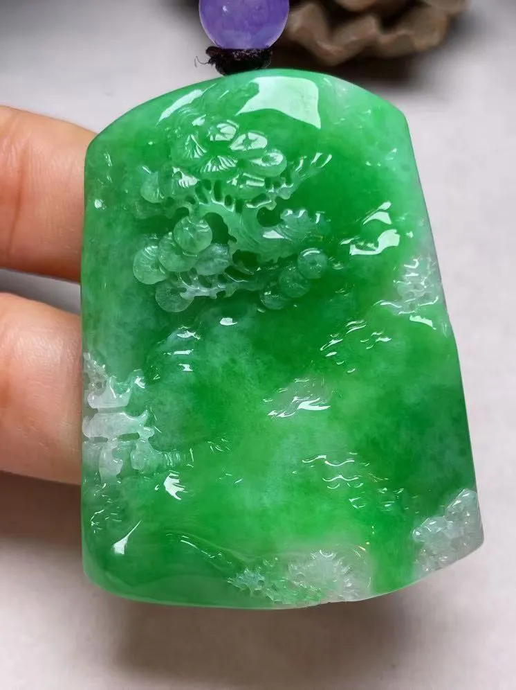 冰糯种飘绿【前程锦绣】吊坠，种水好，玉质细腻 ，卖相好‘