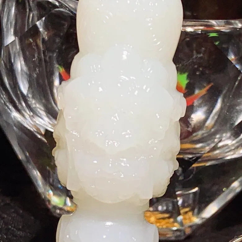 新疆和田玉羊脂白不动明王降魔杵挂件。尺寸66/20/20重30克。白度一级。无裂无杂无结构。玉质细腻油润。手推出油。佩戴高端典雅。lt251111