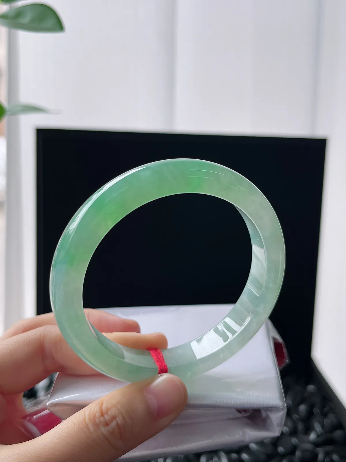 正圈57.8圈口，翡翠冰糯种绿色手镯