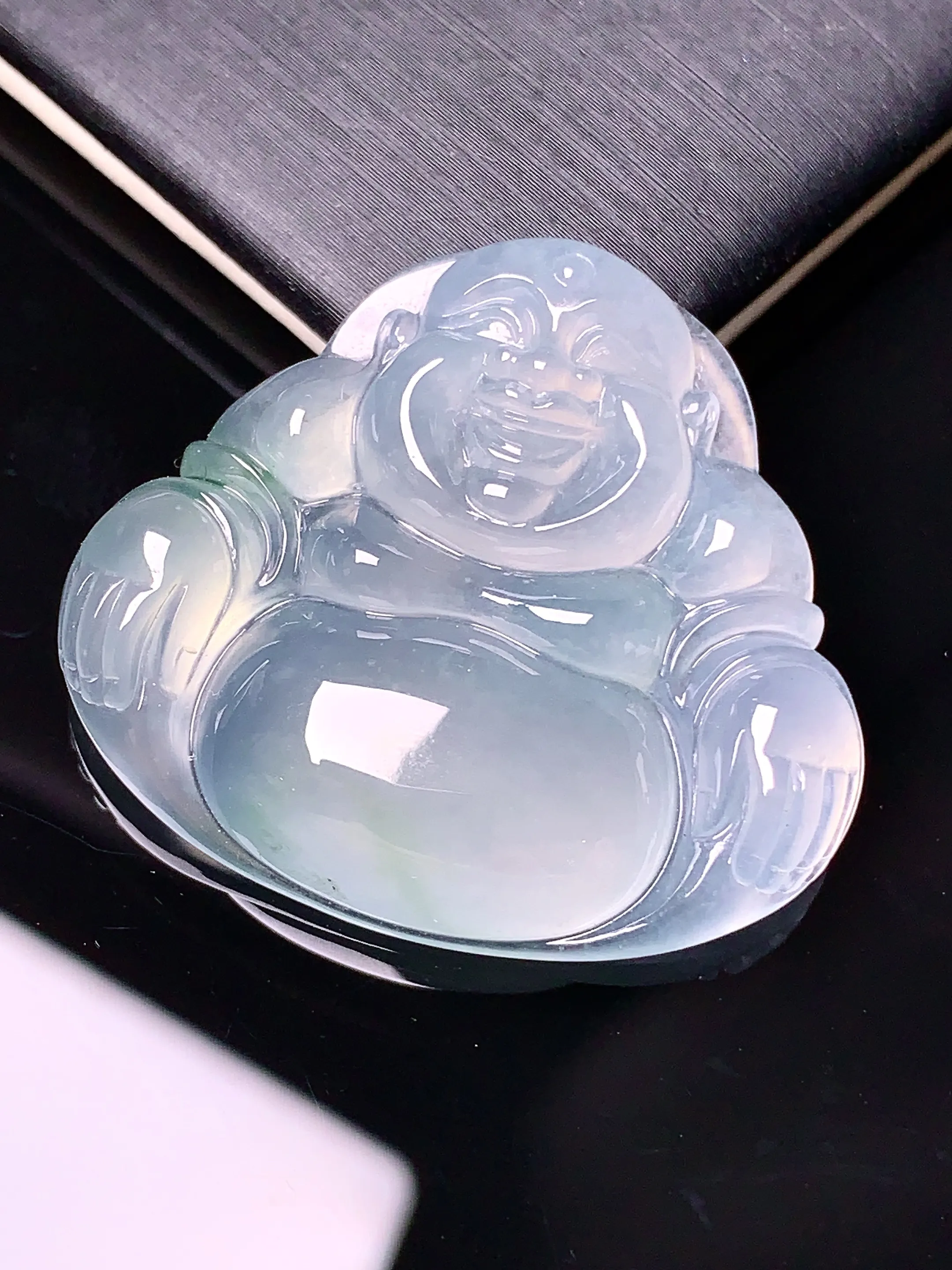 冰种佛公吊坠 玉质细腻 色泽清新艳丽 整体尺寸29.3*33*6.8