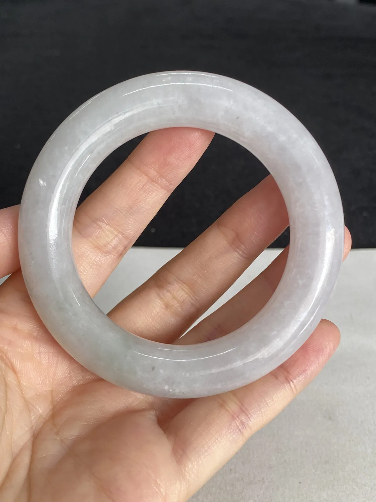 厚装圆镯50.3圈口，冰糯种翡翠手镯，拍回后可以扩圈