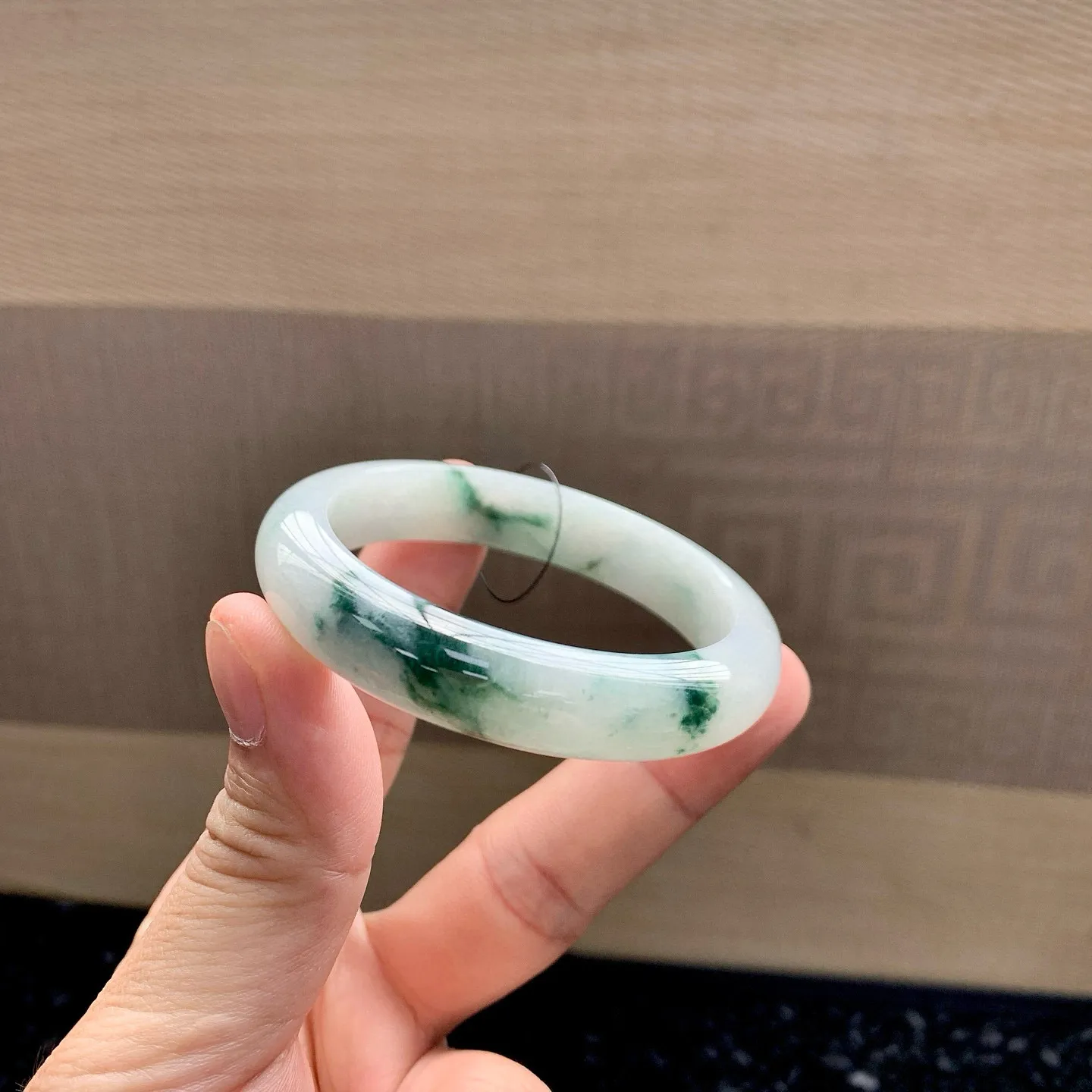 飘花手镯，尺寸：55-22.5-8，有冰丝不影响