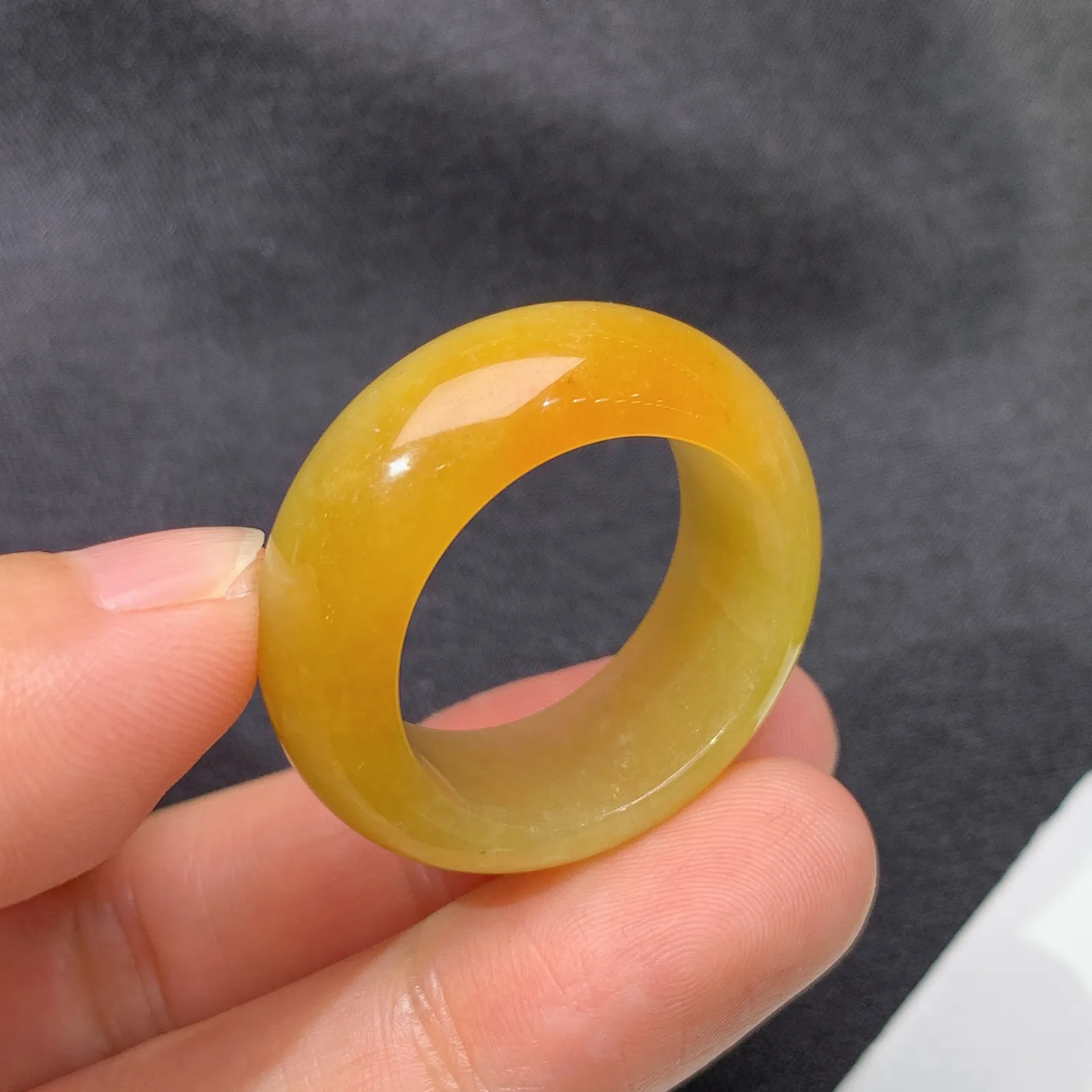 冰黄翡戒圈，指环，冰润鲜艳，玉质细腻，种水足 Xq 圈口25 尺寸9.9*4.9