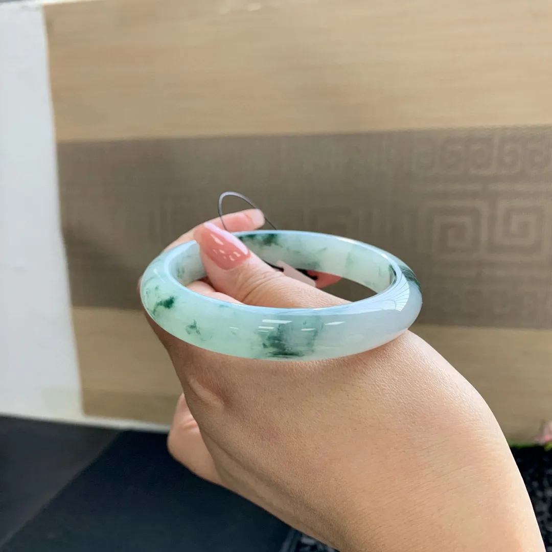 冰飘花手镯（微瑕）尺寸：57.5-8-12