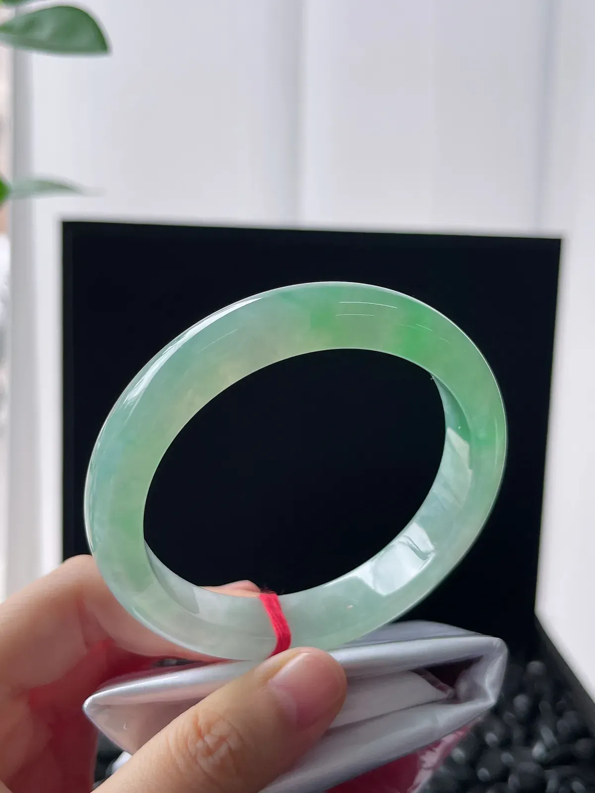 正圈57.8圈口，翡翠冰糯种绿色手镯