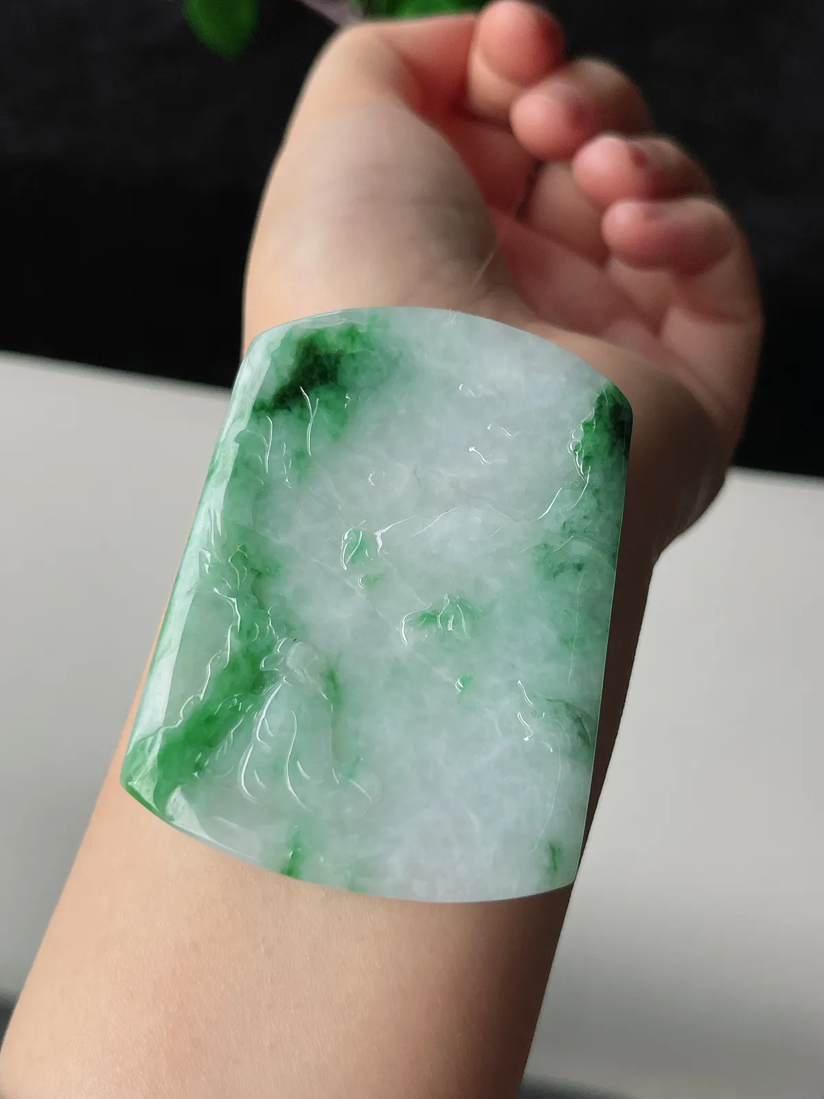 翡翠糯化种飘绿山水牌