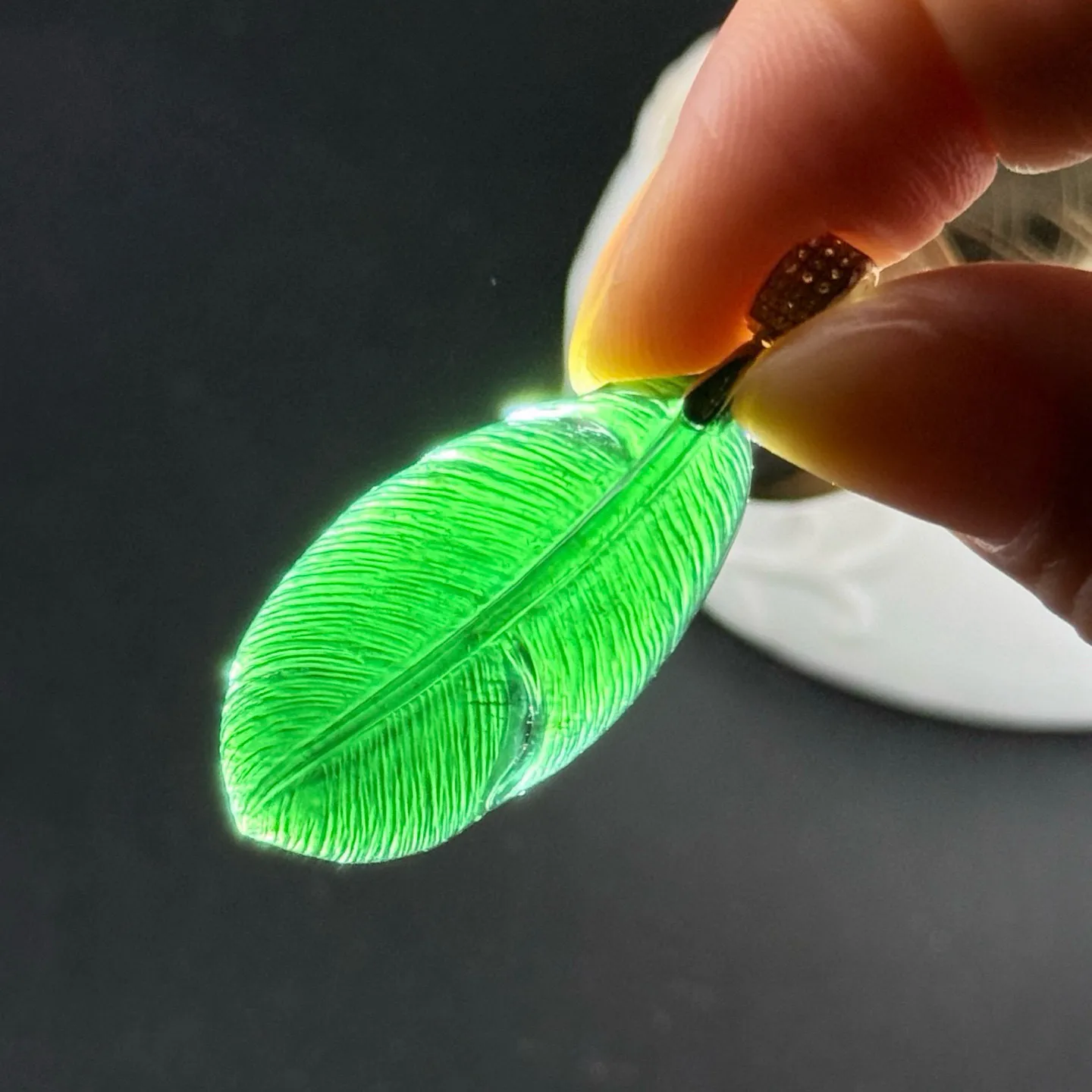 精品18k墨翠羽毛 种好色正 黑度极好 打灯通透 油性十足 尺寸42.5