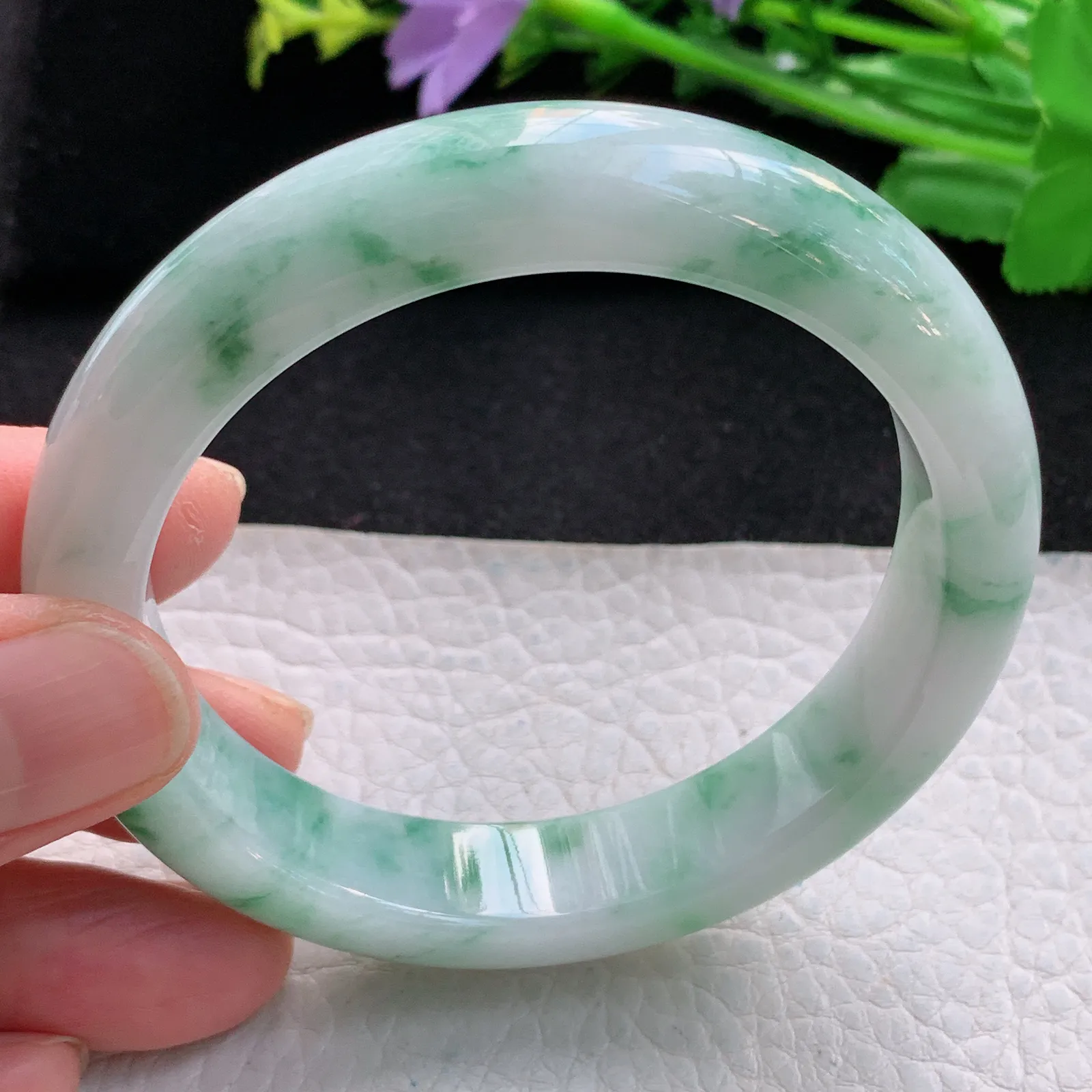 xc自然光57*12.8*8.5平安镯 缅甸翡翠a货精美飘绿花宽边玉手镯 玉手环