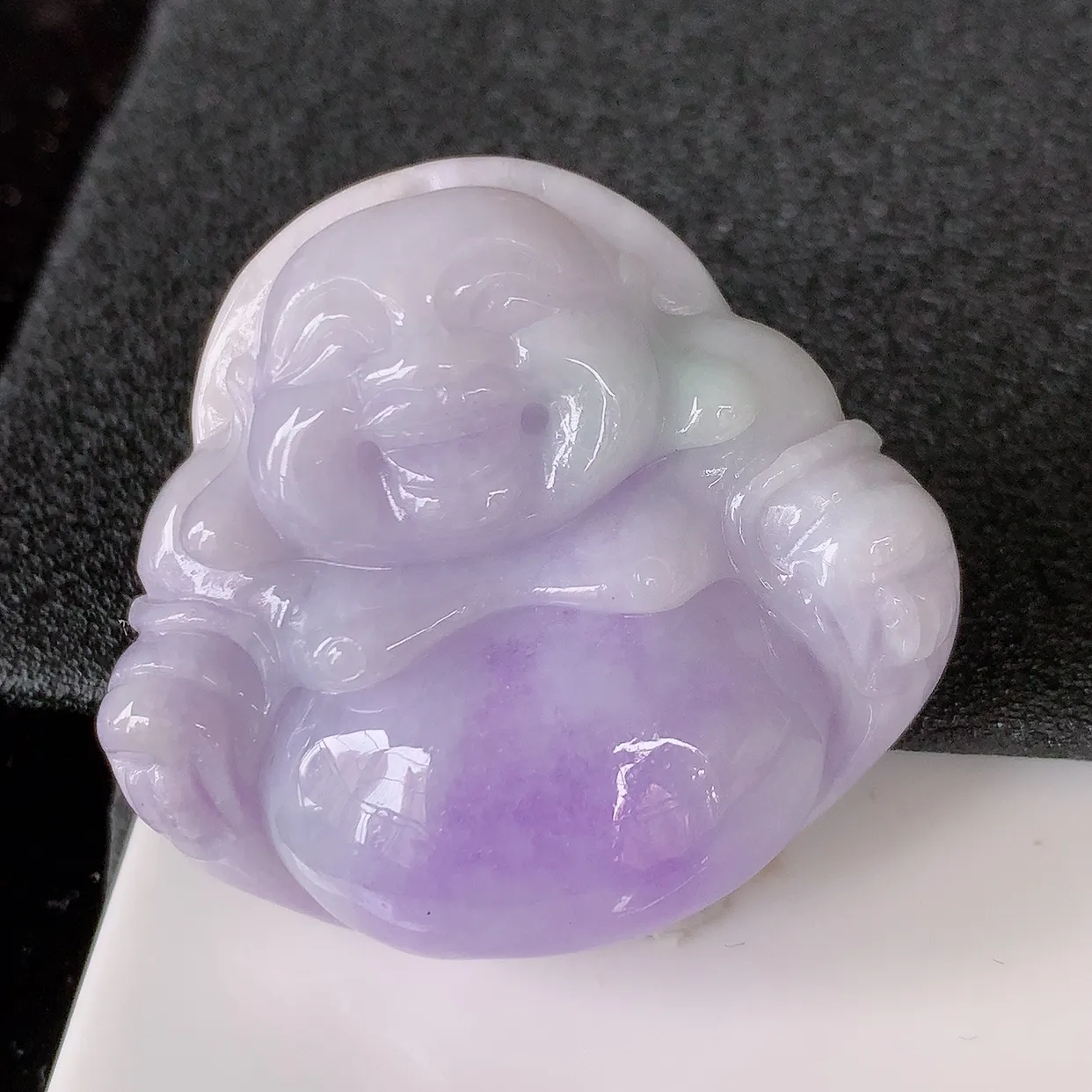 自然光实拍，大件厚装紫罗兰翡翠佛公吊坠，玉笑佛，饱满，开脸喜庆，配戴优雅迷人！#46.10