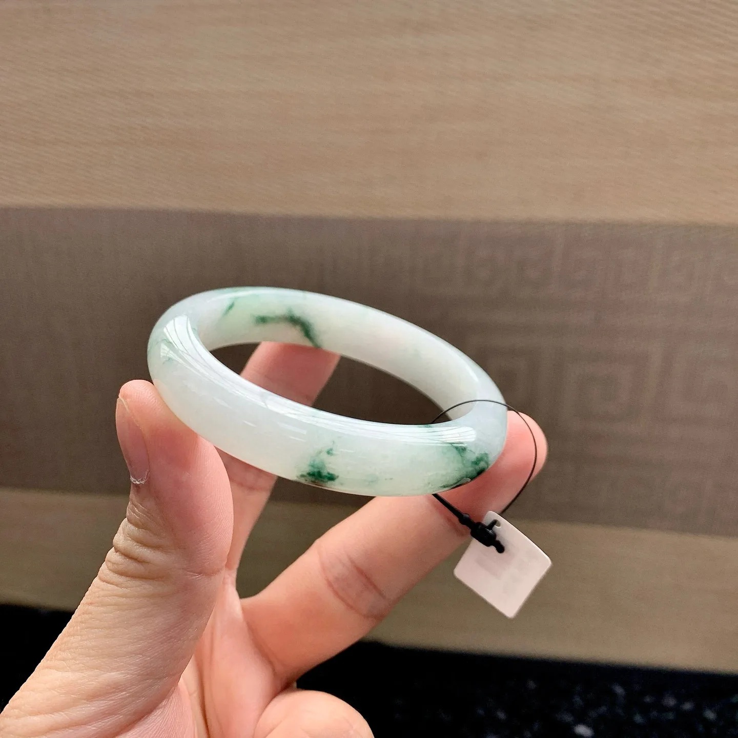 飘花手镯，尺寸：55-22.5-8，有冰丝不影响