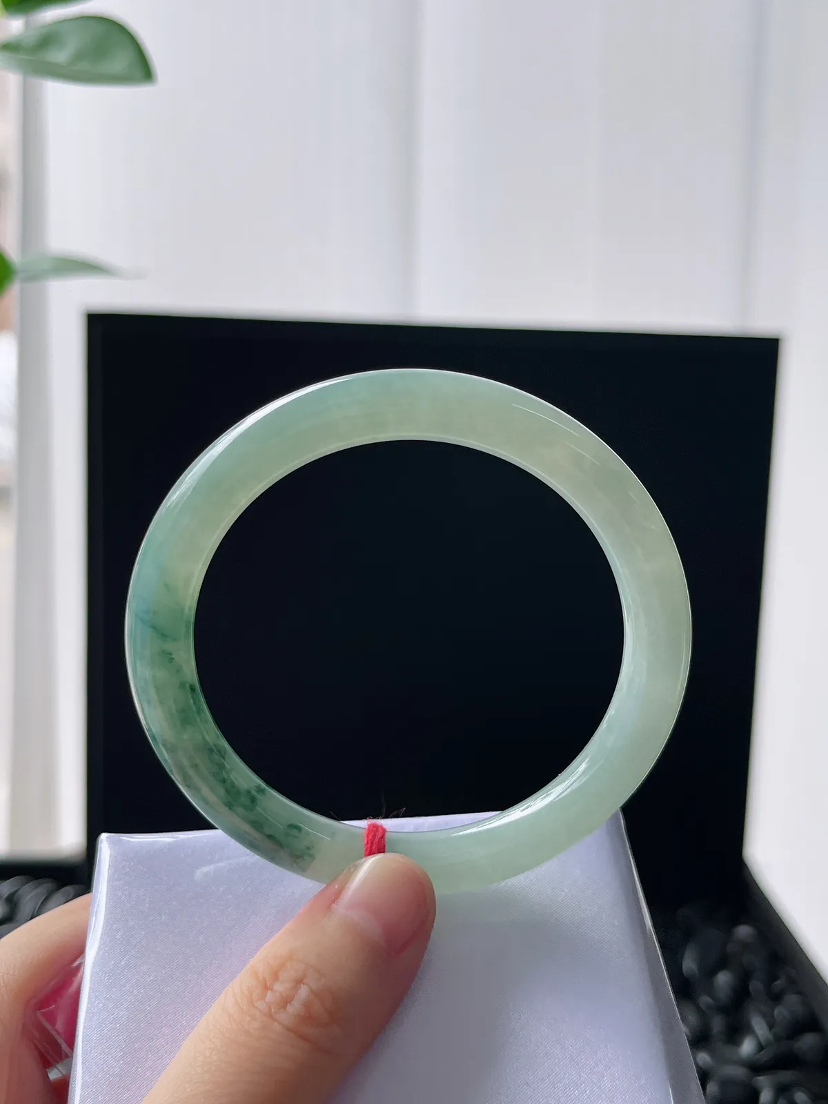 圆镯55.1圈口，翡翠冰糯种绿色手镯