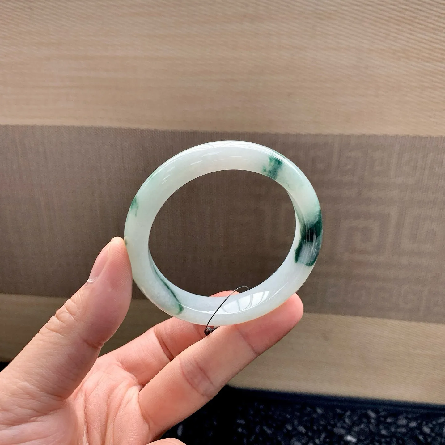 飘花手镯，尺寸：55-22.5-8，有冰丝不影响