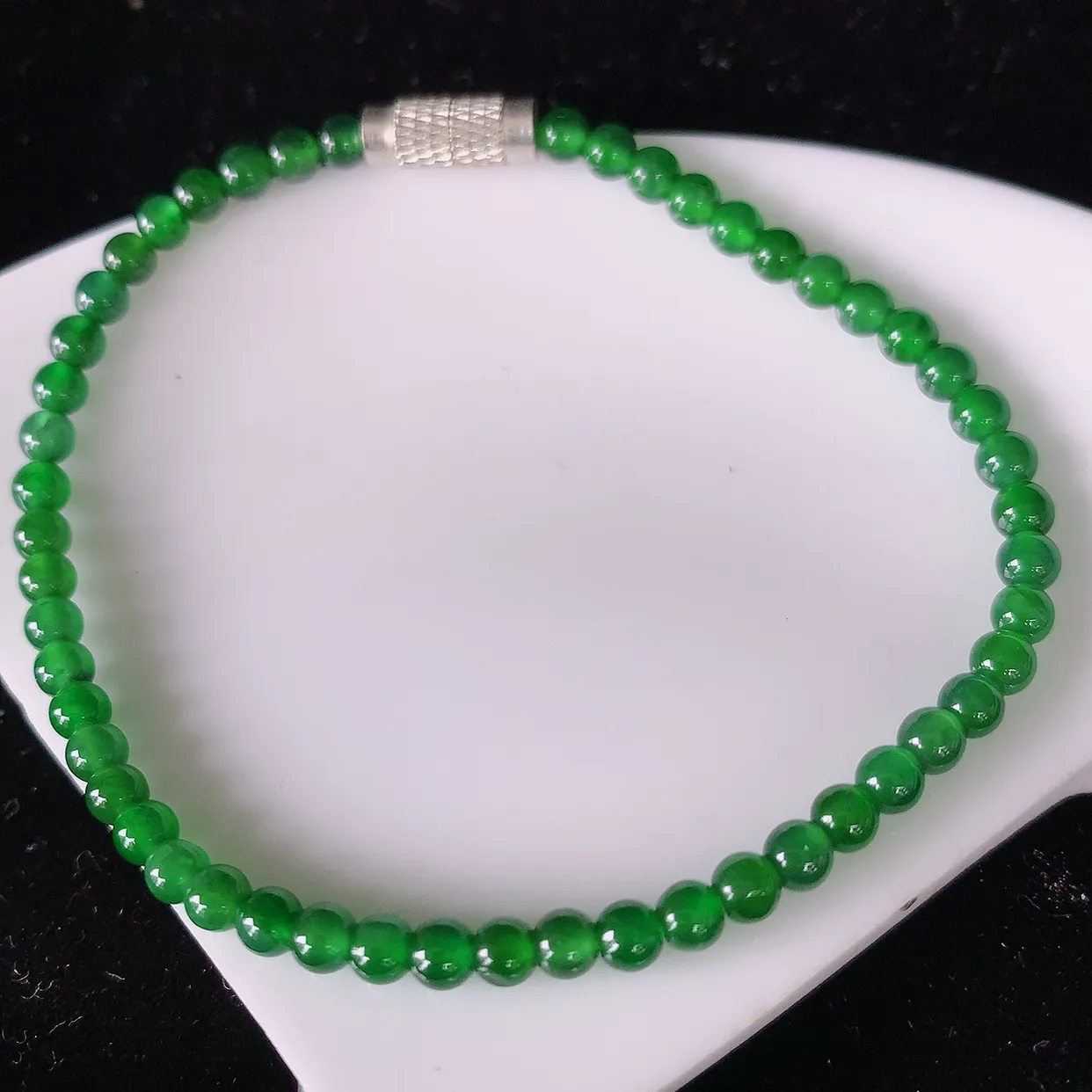 自然光实拍，冰种满绿翡翠手串手链，种老水足，冰清玉润  颜色漂亮  #81.10取一尺寸3.3