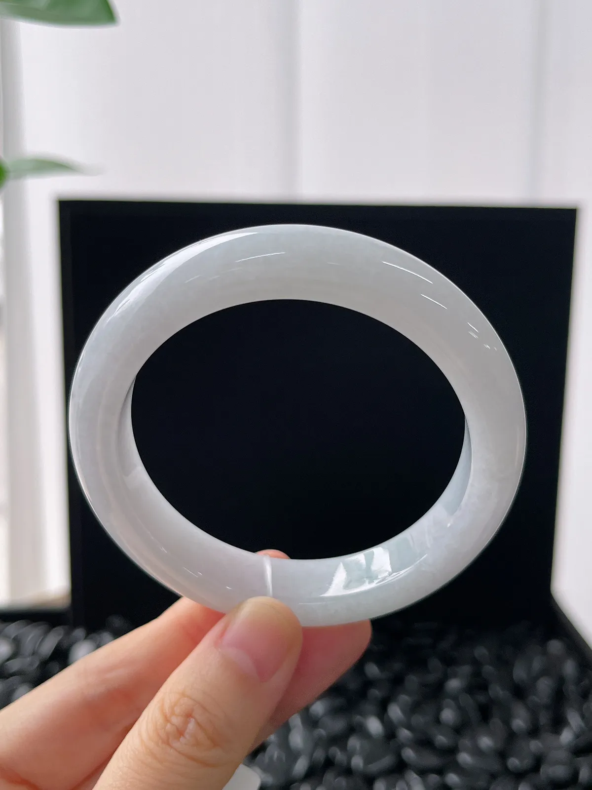 正圈55圈口，翡翠糯化种白色手镯