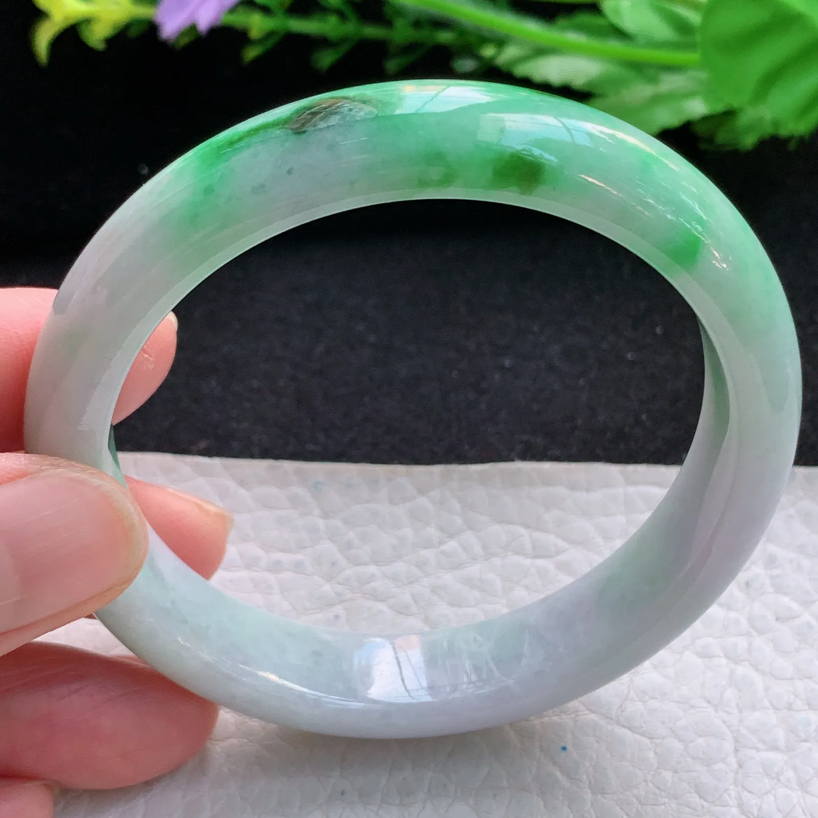 xx自然光56.5*12.6*7.4平安镯 缅甸翡翠a货精美飘绿秀气宽边玉手镯 玉手环