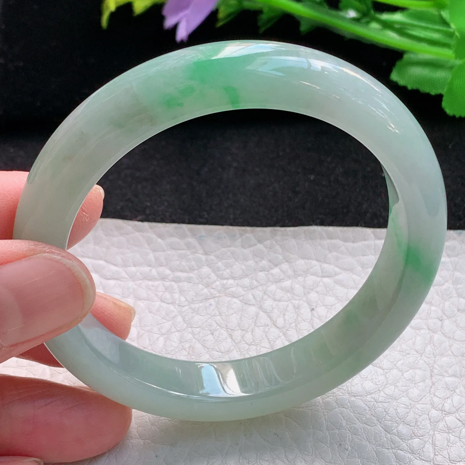 hf自然光55.5*11.5*8.2平安镯 缅甸翡翠a货精美飘绿秀气宽边玉手镯 玉手环